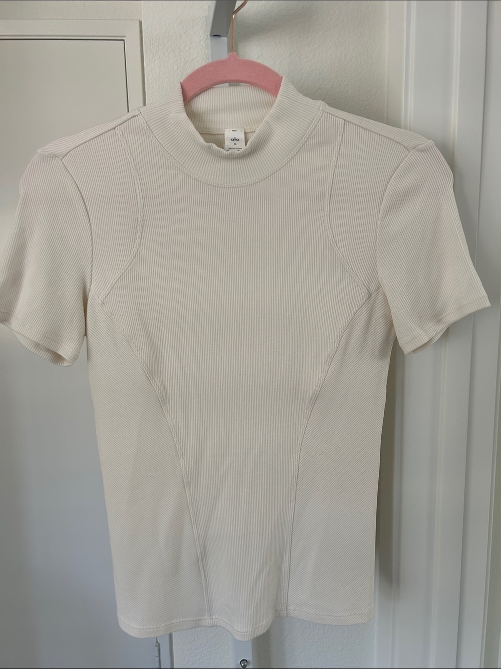 ALO Yoga Cream Ribbed Short Sleeve Mock Neck Tee - Picture 4 of 6
